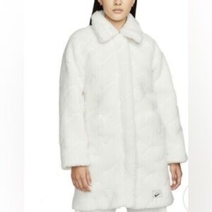 NWT Nike Sherpa coat size small